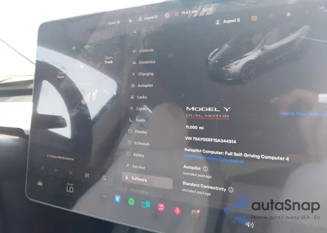 2025 Tesla Model Y Performance Dual Motor All-Wheel Drive z USA, uszkodzony, nr VIN 7SAYGDEF1SA344914